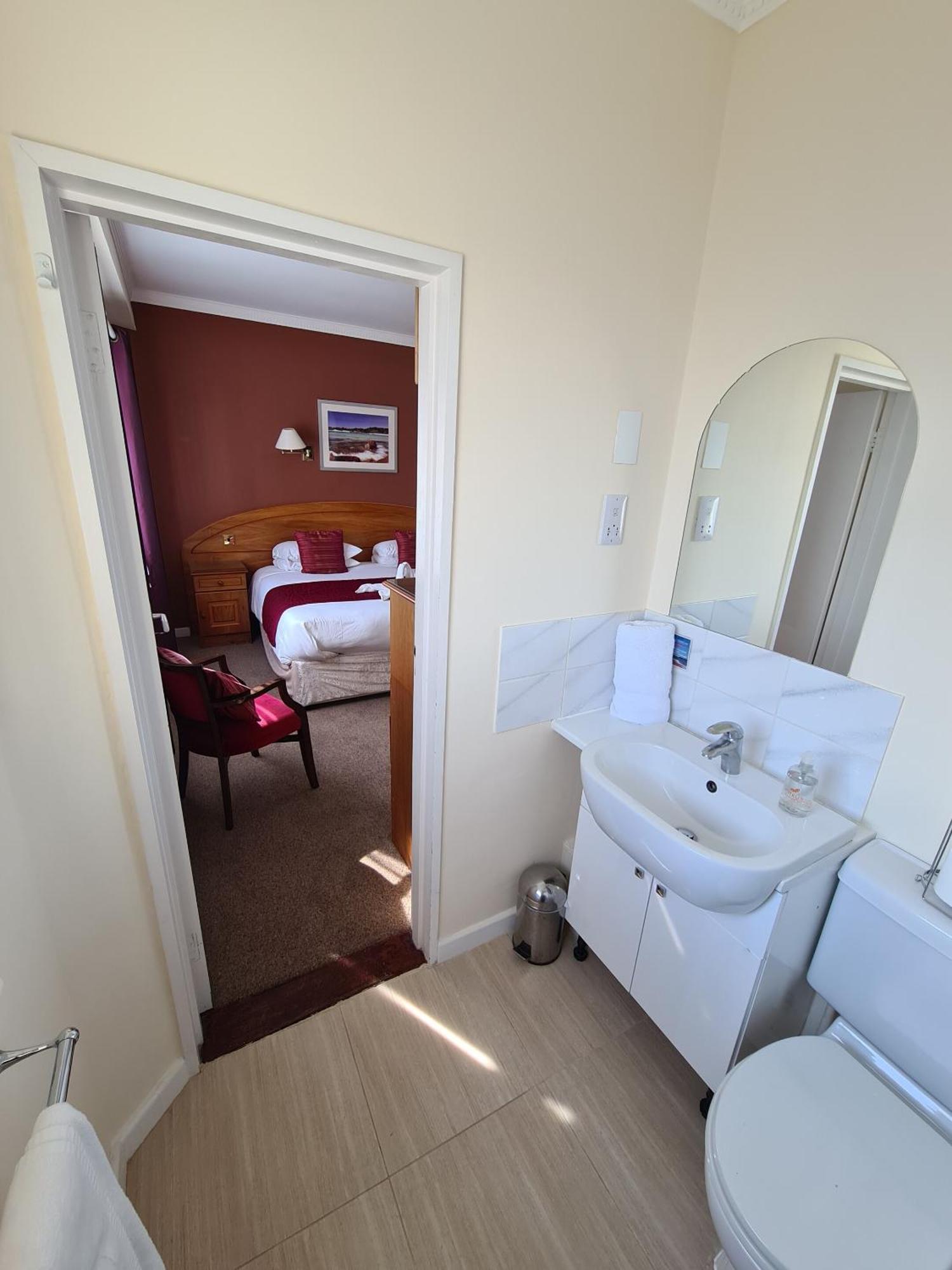 Marina Metro Hotel Saint Helier Bagian luar foto